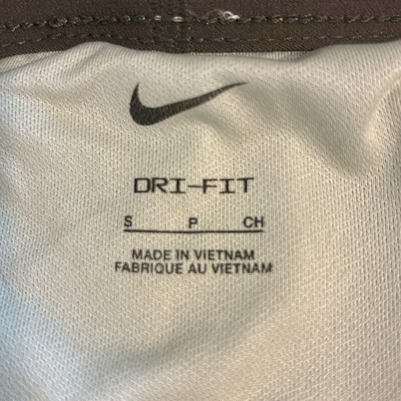 Nike Dri-fit run short with side zipper pocket.  Celery color - Picture 3 of 4